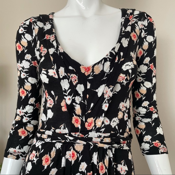 FRENCH CONNECTION Wrap V-neck Black Floral Pattern 3/4 Sleeve Knee Length Dr… - Picture 2 of 9